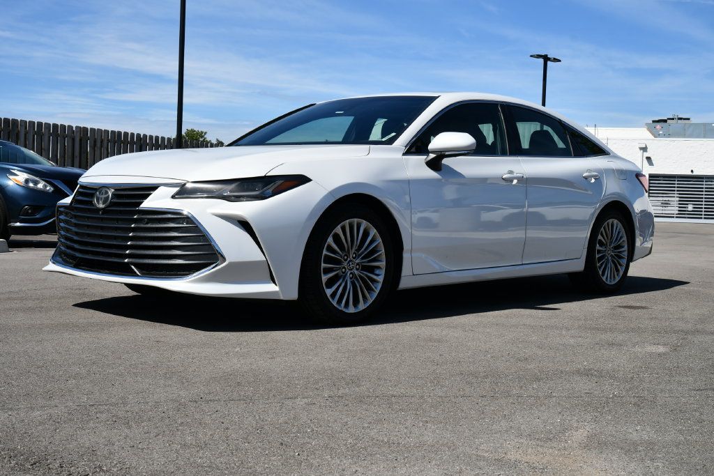 Used 2019 Toyota Avalon Limited w/ Advanced Safety Package FWD image 3