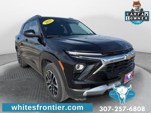 Used 2025 Chevrolet TrailBlazer LT AWD/4WD image 3