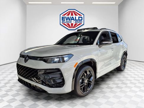 New 2026 Volkswagen Tiguan SE R-Line AWD/4WD image 3