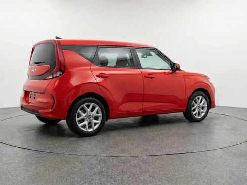Used 2025 Kia Soul LX w/ LX Technology Package image 9