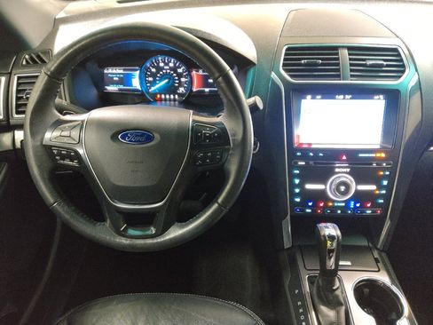 Used 2017 Ford Explorer Limited w/ Equipment Group 301A AWD/4WD image 22