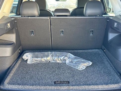 Used 2025 Volkswagen Tiguan SE image 7