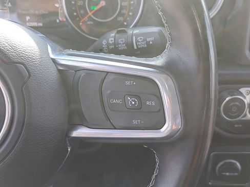 Used 2020 Jeep Wrangler Unlimited Sahara image 19