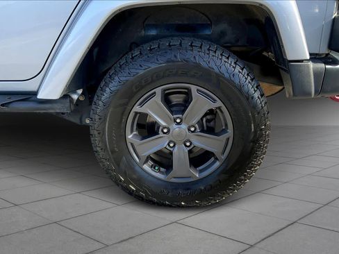 Used 2018 Jeep Wrangler Unlimited Rubicon image 10