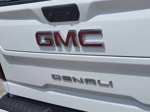 Used 2024 GMC Sierra 2500 Denali w/ Denali Reserve Package image 8