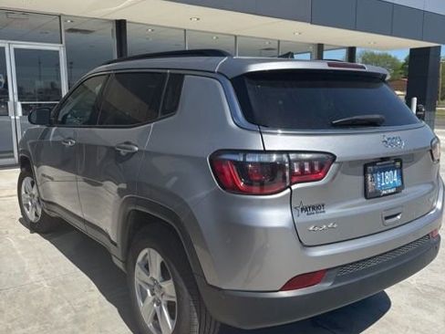 Used 2022 Jeep Compass Latitude image 3