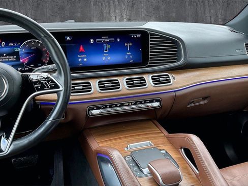 Used 2024 Mercedes-Benz GLS 450 4MATIC image 9