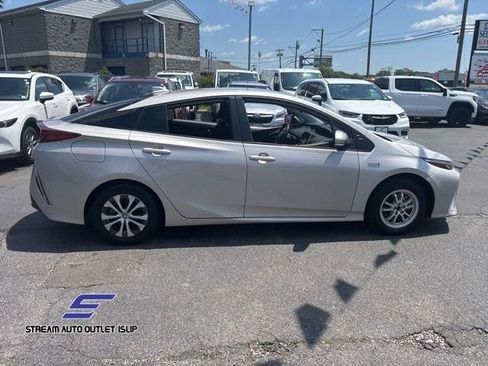 Used 2022 Toyota Prius Prime LE image 8