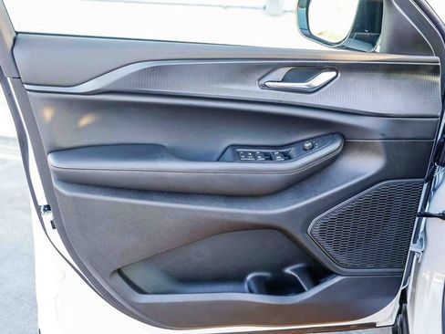 New 2025 Jeep Grand Cherokee L Altitude image 23