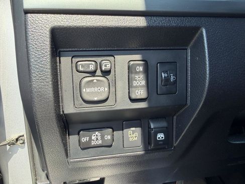 Used 2014 Toyota Tundra Platinum AWD/4WD image 18