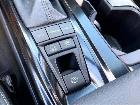 Used 2025 Toyota Camry SE FWD image 33