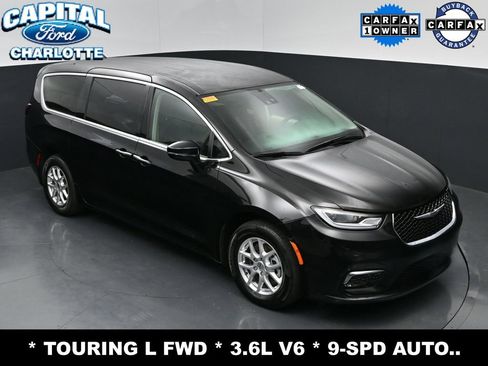Used 2024 Chrysler Pacifica Touring-L FWD image 29