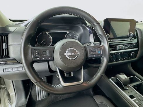 Used 2024 Nissan Pathfinder SV FWD image 11