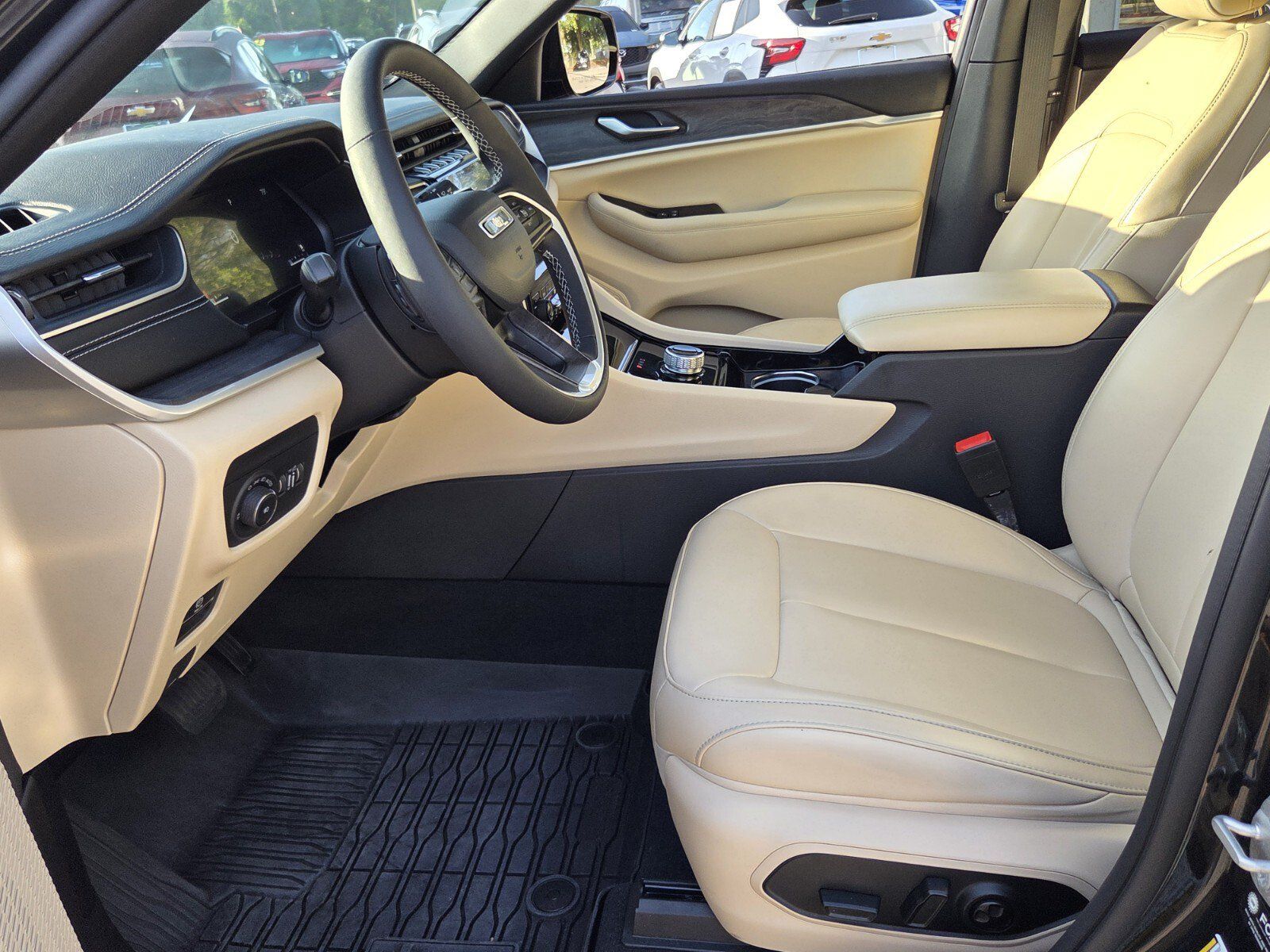 Used 2023 Jeep Grand Cherokee L Limited RWD image 12