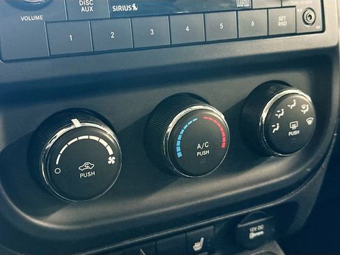 Used 2015 Jeep Compass Sport w/ Power Value Group image 14