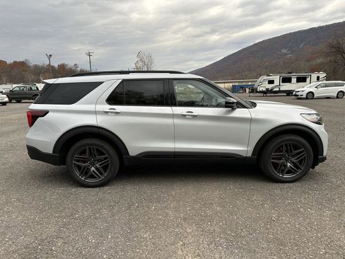 New 2026 Ford Explorer ST-Line w/ ST-Line Street Pack image 8