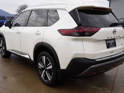 Used 2023 Nissan Rogue SL w/ SL Premium Package image 4