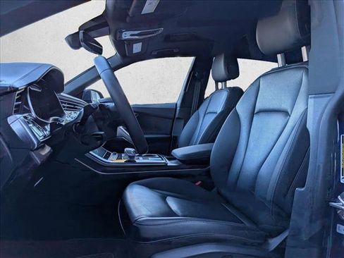 Used 2021 Audi Q8 Prestige w/ Prestige Package image 5