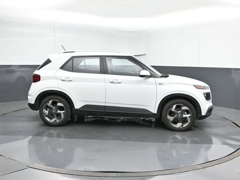 Certified 2024 Hyundai Venue Limited image 6