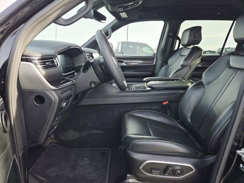 Used 2024 Jeep Wagoneer L 4WD w/ Premium Group I image 14