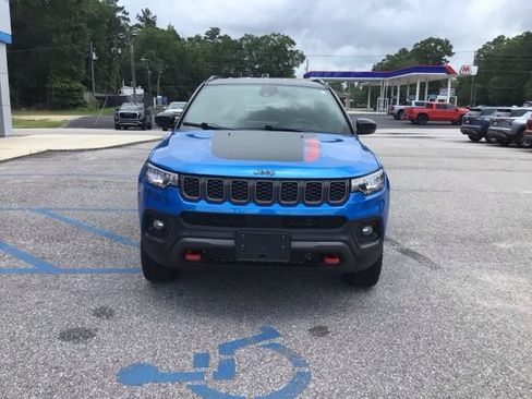 Used 2025 Jeep Compass Trailhawk AWD/4WD image 7