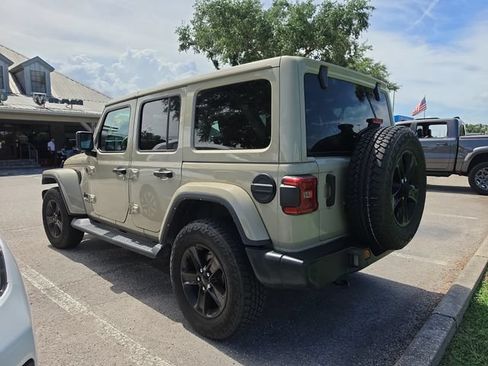 Used 2022 Jeep Wrangler Unlimited Sahara AWD/4WD image 5