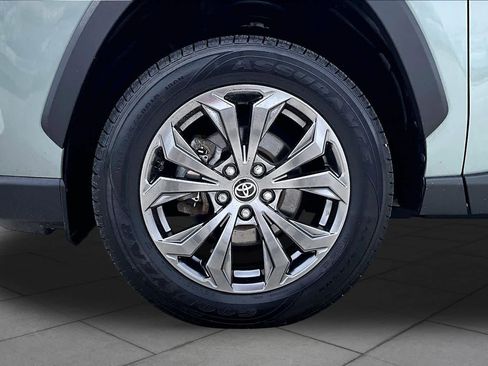 Used 2022 Toyota RAV4 XLE Premium AWD/4WD image 11