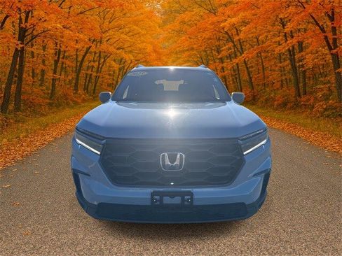 Certified 2025 Honda Pilot Sport image 2