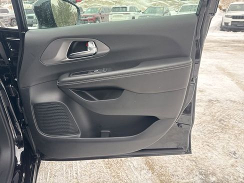 New 2026 Chrysler Pacifica Select image 28