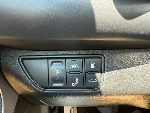 Used 2019 Genesis G70 2.0T Advanced w/ Prestige Package AWD/4WD image 28