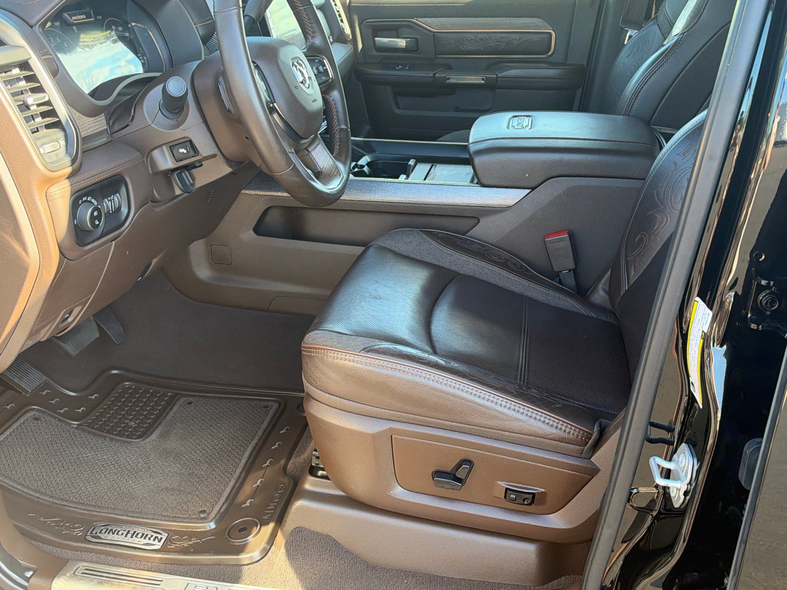 Used 2025 RAM 2500 Limited AWD/4WD image 9
