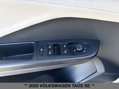 Used 2025 Volkswagen Taos SE w/ Panoramic Sunroof Package AWD/4WD image 15