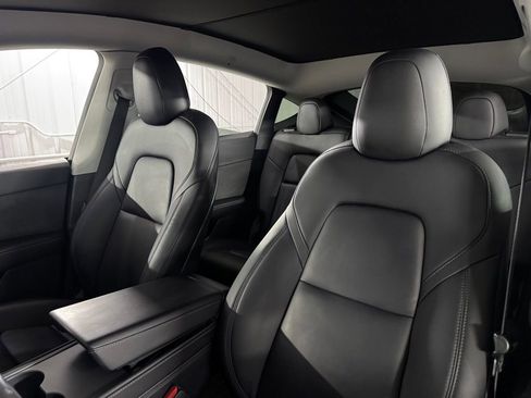 Used 2023 Tesla Model Y Performance image 36