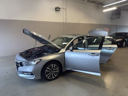 Used 2018 Honda Accord EX image 11
