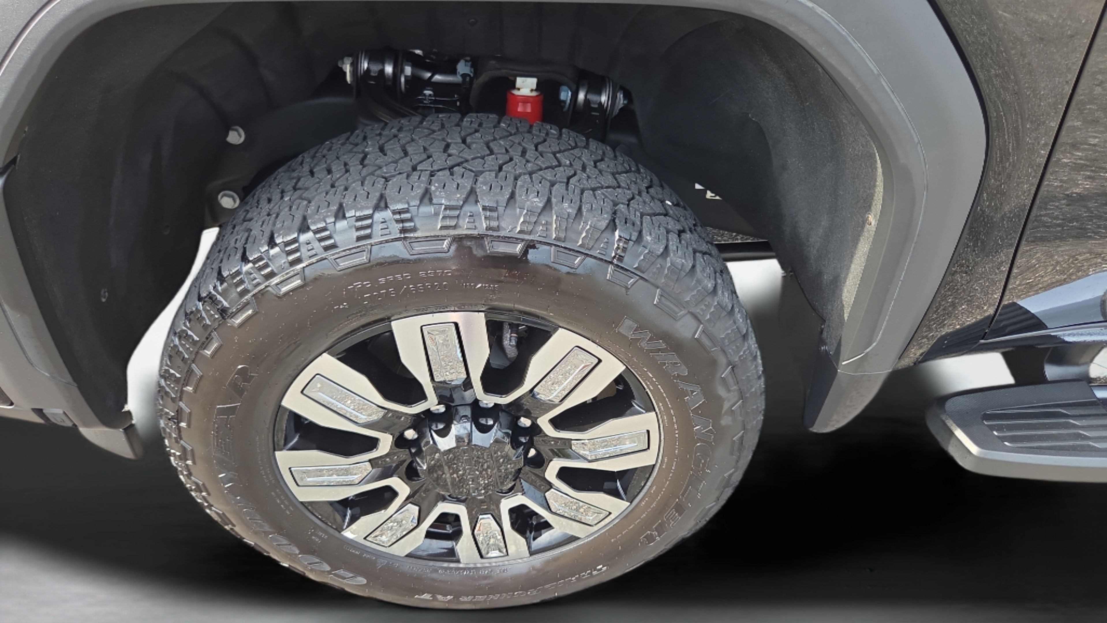 Certified 2025 GMC Sierra 2500 Denali w/ Technology Package AWD/4WD image 9