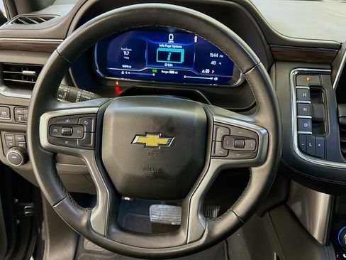 Used 2024 Chevrolet Suburban LT image 18
