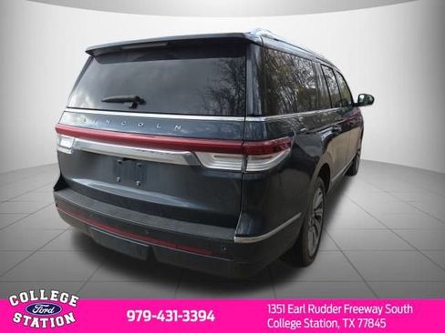 Used 2022 Lincoln Navigator L Reserve image 4