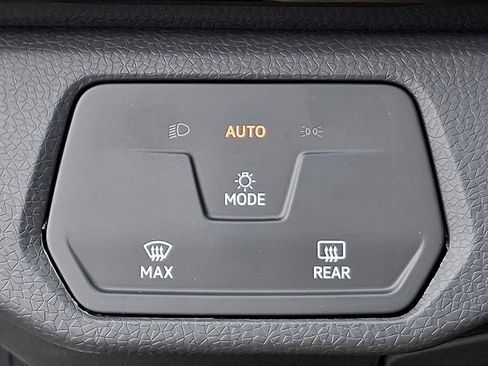 Certified 2025 Volkswagen ID.4 Pro RWD image 25