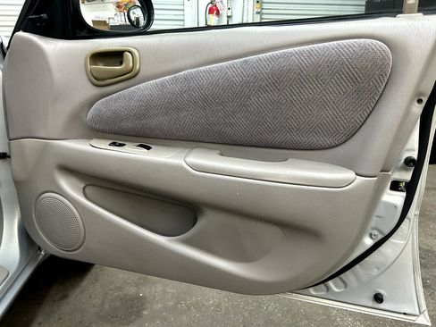 Used 2002 Chevrolet Prizm LSi w/ Preferred Equipment Group 3 image 13