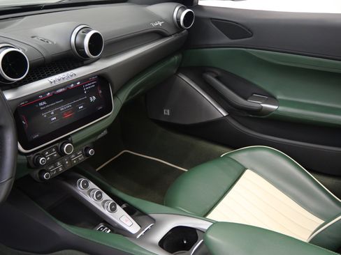 Used 2019 Ferrari Portofino RWD image 35