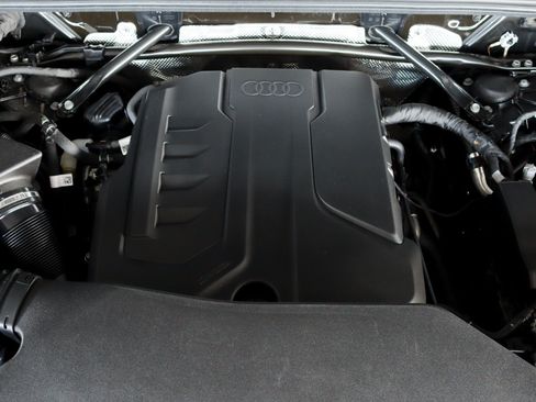 Used 2025 Audi Q5 Premium w/ Premium Plus AWD/4WD image 4