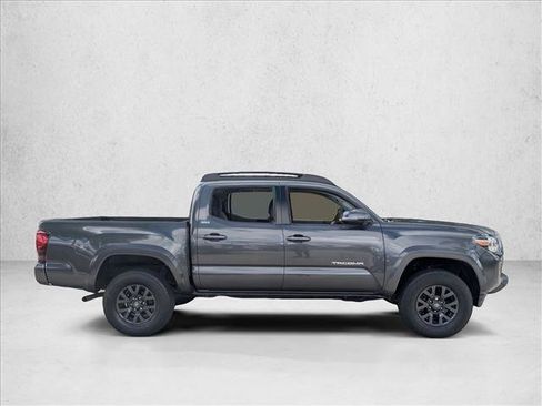 Used 2022 Toyota Tacoma SR5 w/ Technology Package image 4