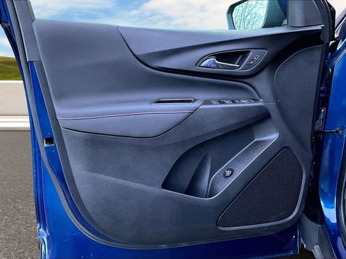 Used 2023 Chevrolet Equinox RS image 12
