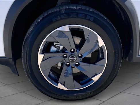 Used 2024 Nissan Rogue SV image 11