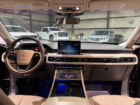 Used 2020 Lincoln Aviator Reserve w/ Equipment Group 201A AWD/4WD image 30