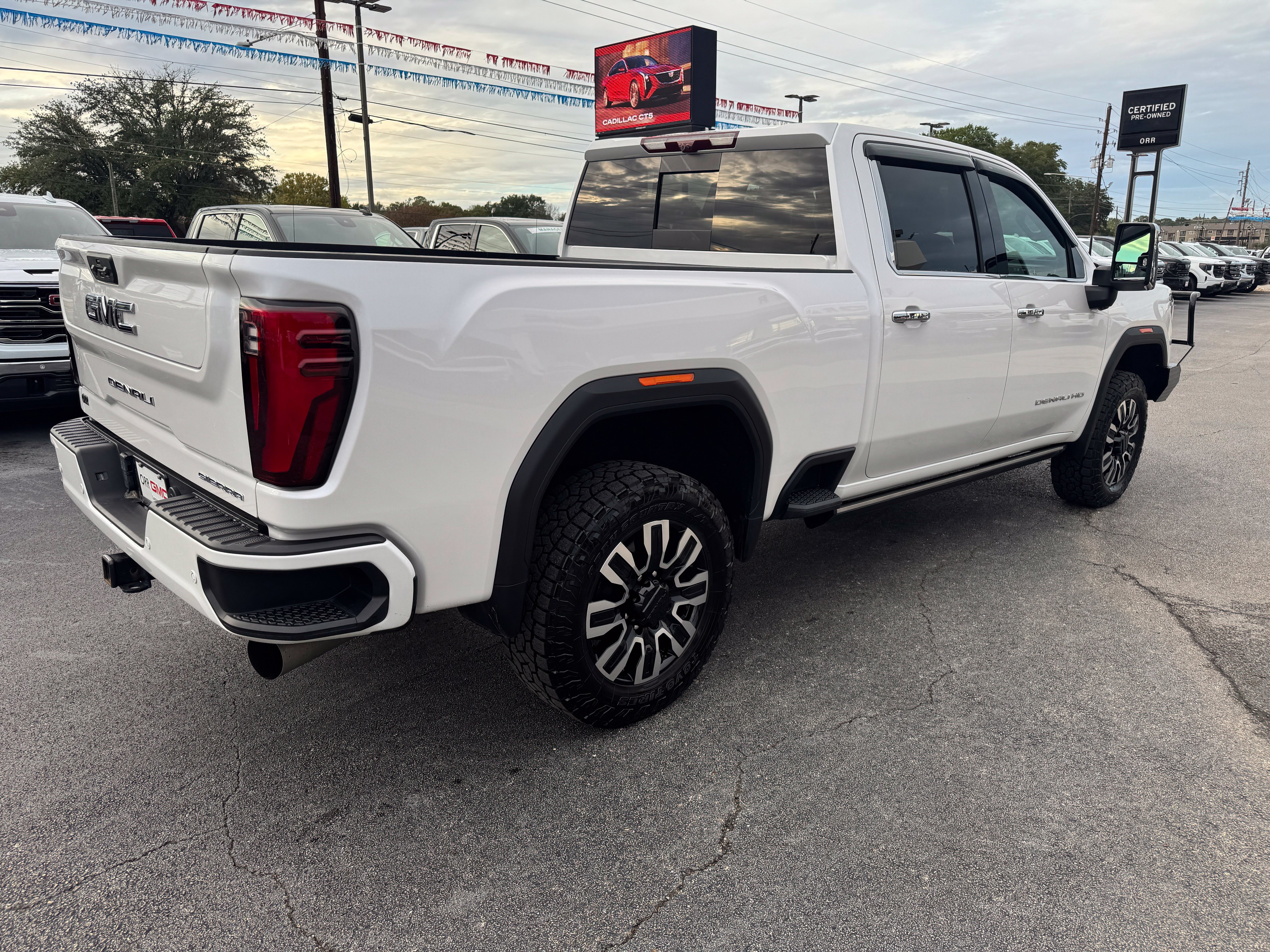 Used 2024 GMC Sierra 2500 Denali Ultimate AWD/4WD image 3