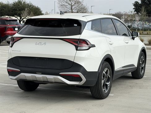 Used 2024 Kia Sportage LX image 4