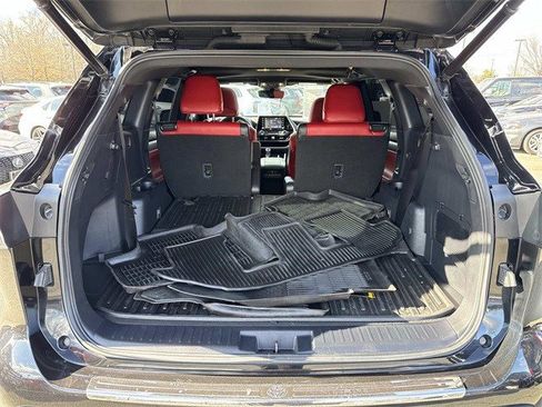 Used 2022 Toyota Highlander XSE image 12