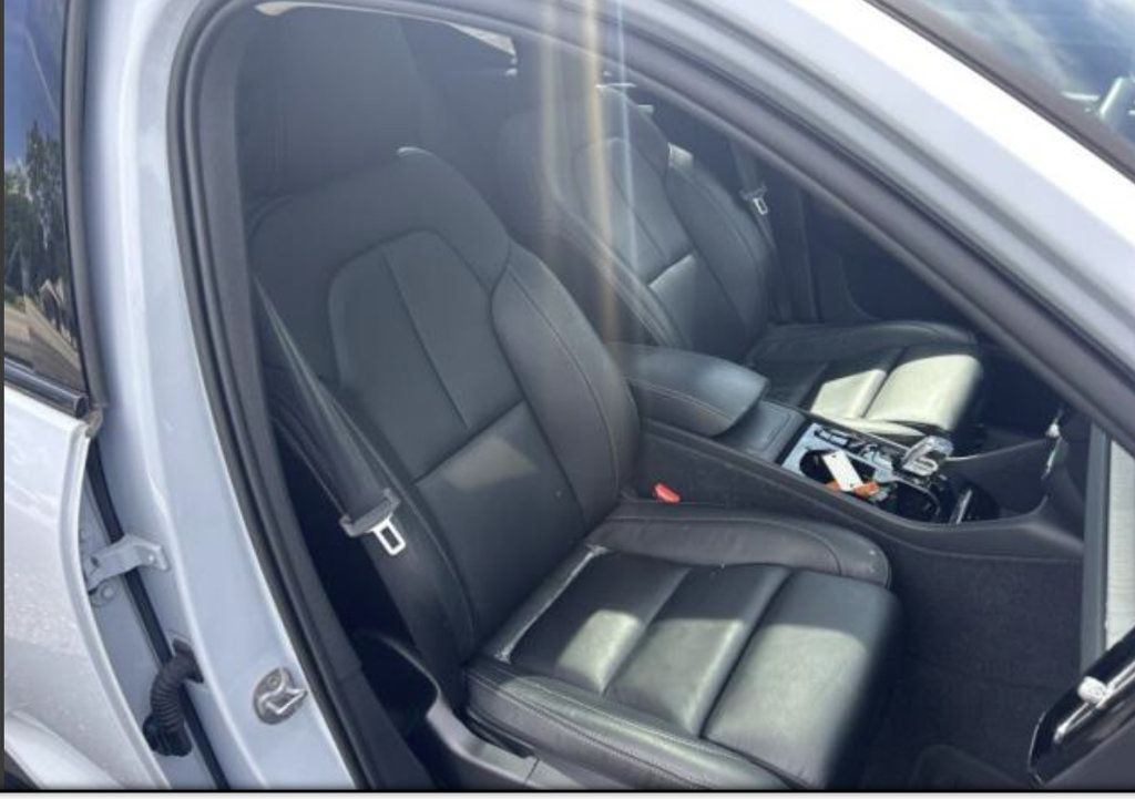 Used 2024 Volvo XC40 B5 Plus w/ Protection Package Premier AWD/4WD image 14