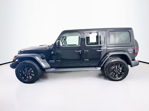 Used 2025 Jeep Wrangler Sahara image 4